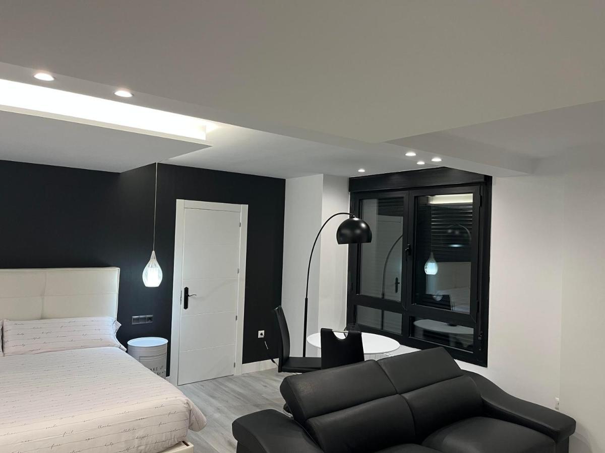 Black And White Suite "La Marinera" Castro Urdiales Exterior photo