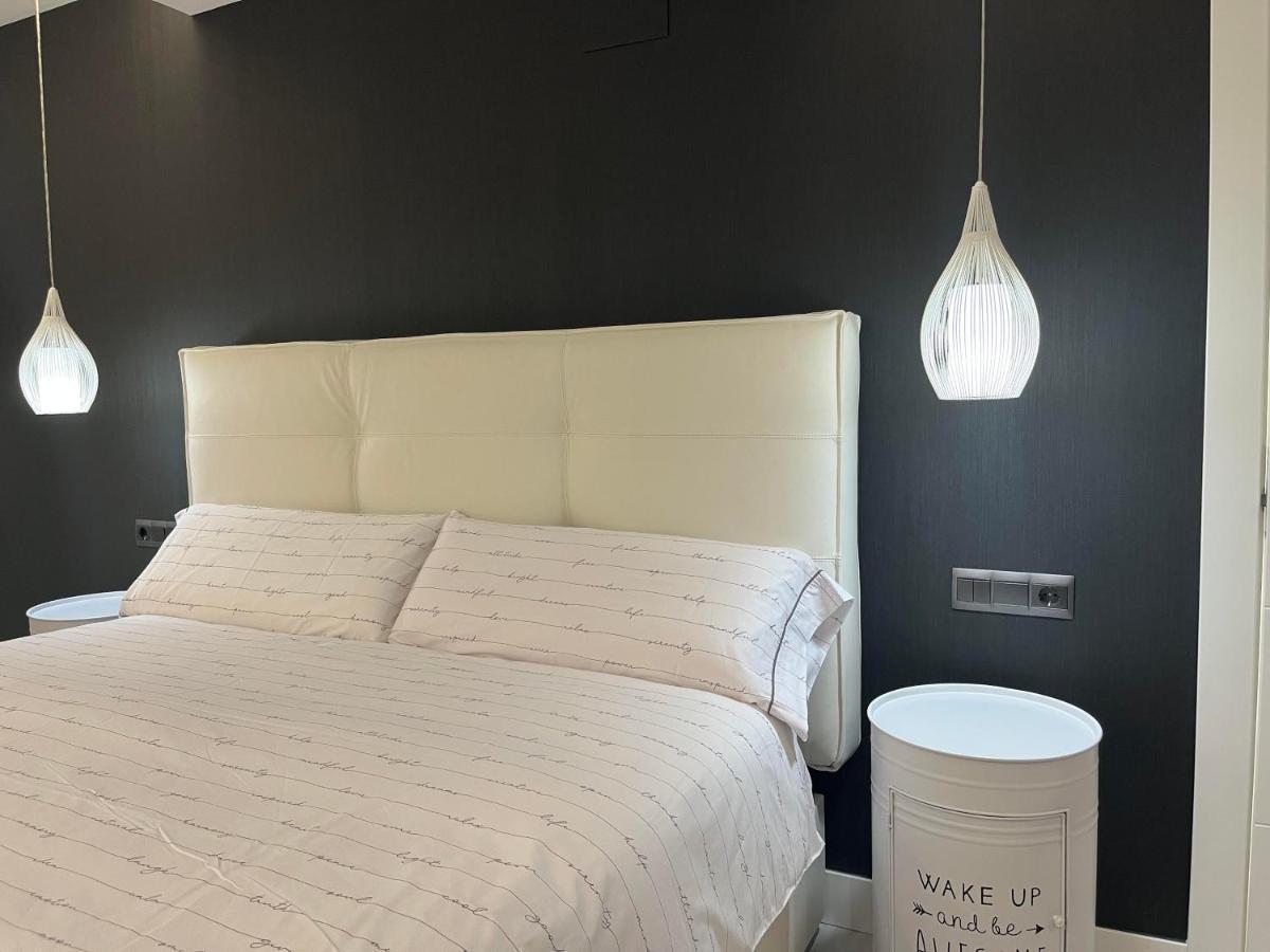 Black And White Suite "La Marinera" Castro Urdiales Exterior photo